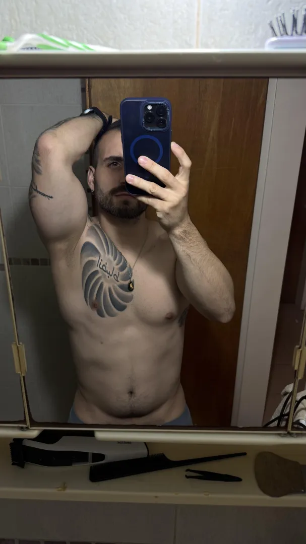 Who’s sucking on them  posted by Lunetrah