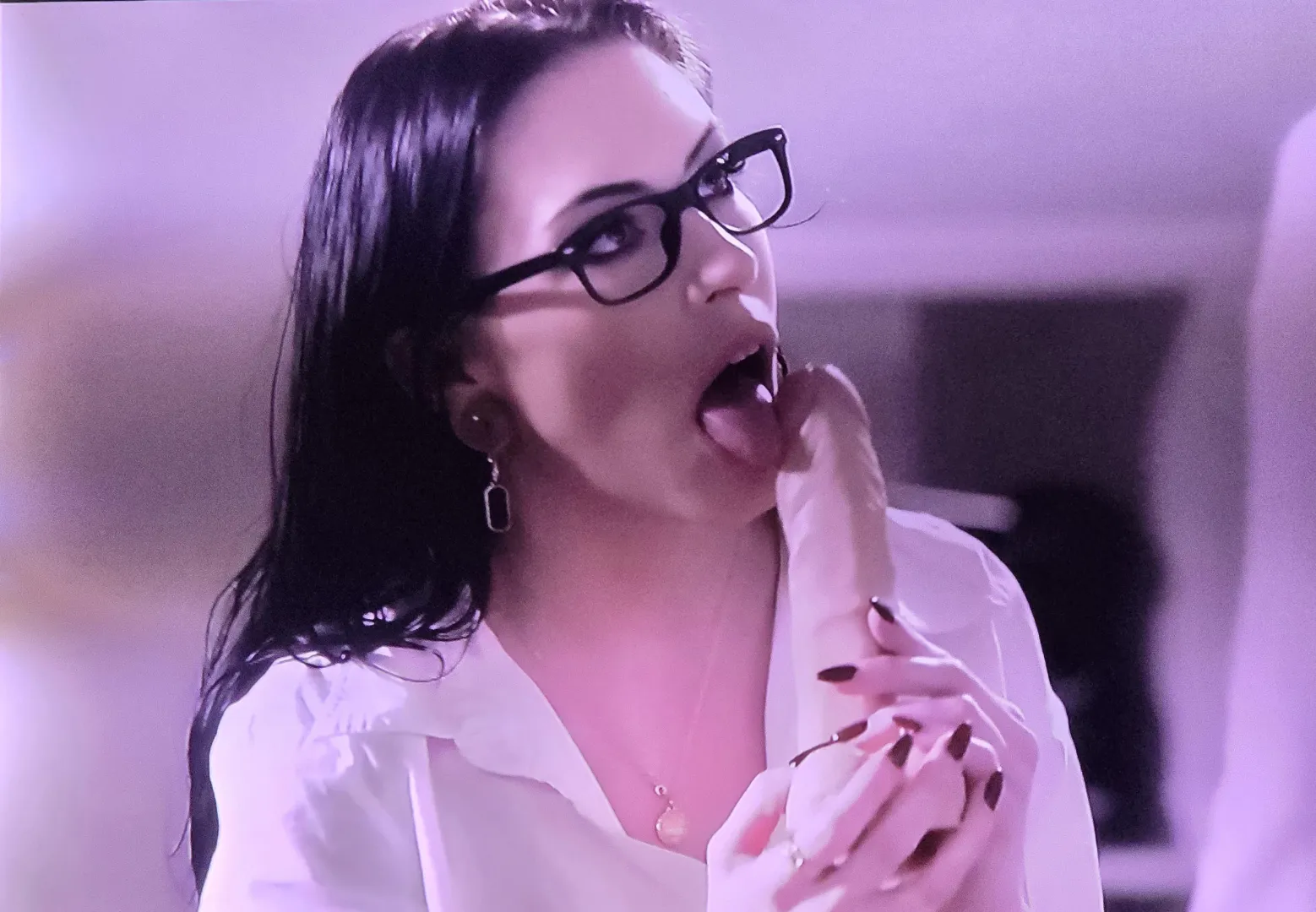 Who's this please? posted by LittleBobbi