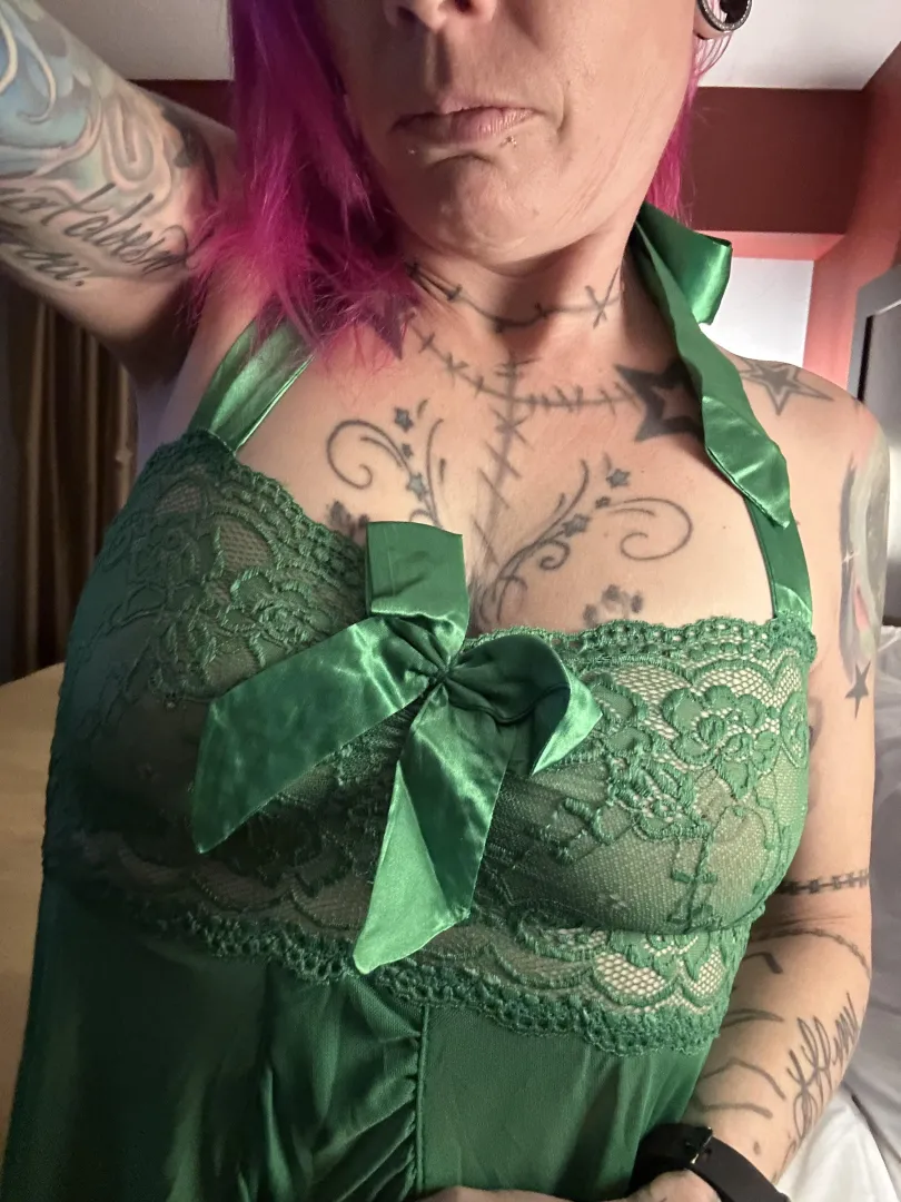 Whose gonna come play with me posted by Xoxorainbowxoxo