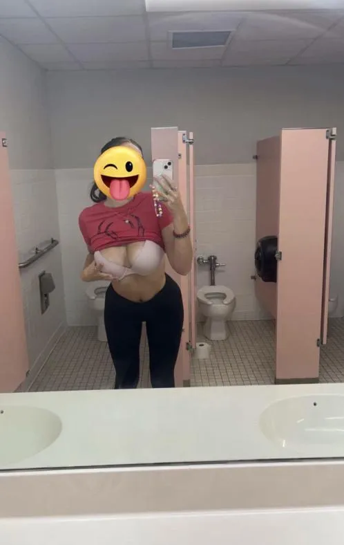 why arent u in my dms rn? posted by New_Girl18
