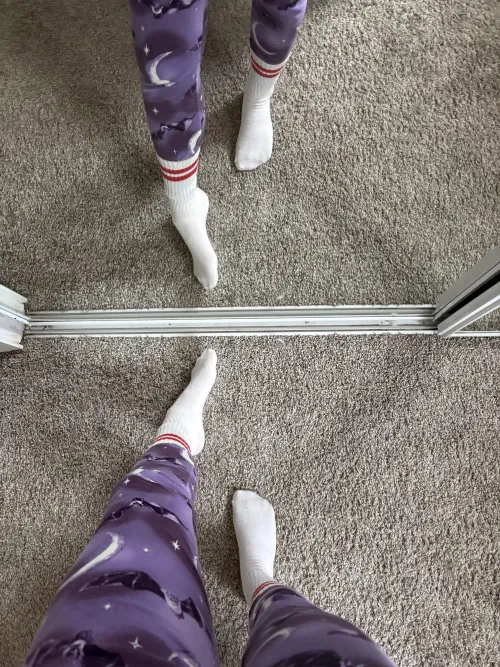 why do simple white socks on pretty feet make you so weak..? by findom_queenbee