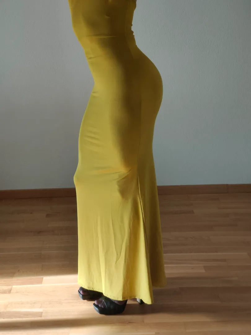 Wie gseht min arsch us ih dem Kleid? posted by Icy_Nara