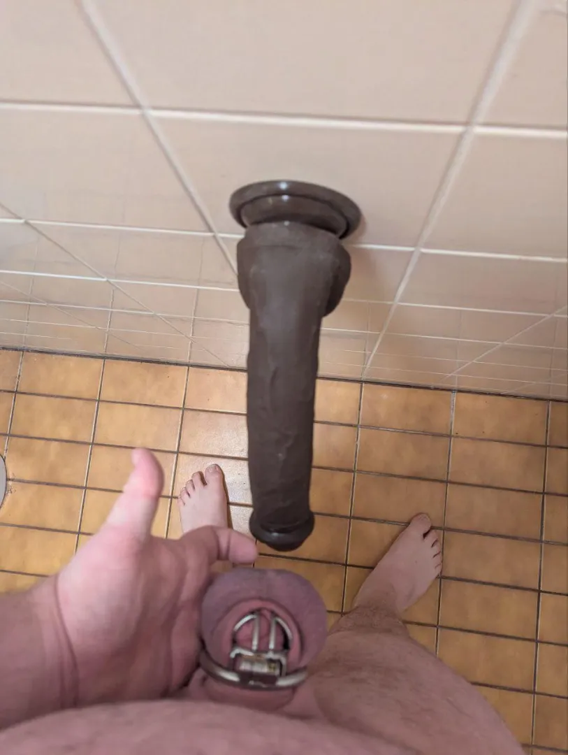 Wie sollte es anders als sissy sein? Schön für die Herrin trainieren… posted by Next_Oil_8379