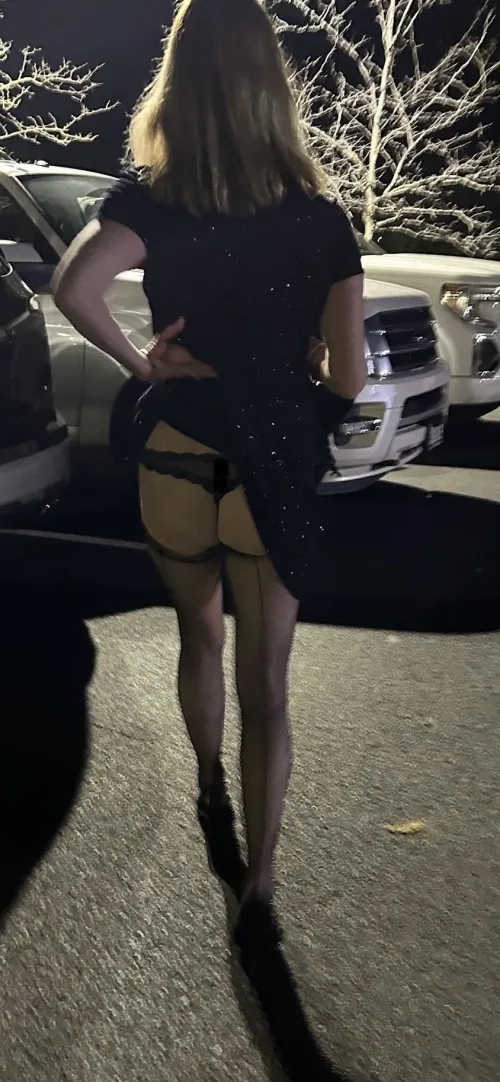 Wife flashing ass in parking lot by Wifelover2006