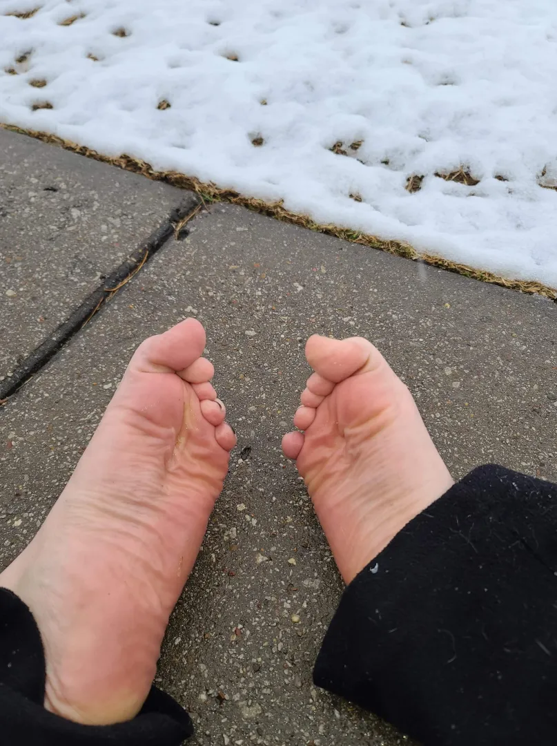 Wife showing off those Thicc warm soles on a cold ass Texas day posted by Just_a_normal_dude97
