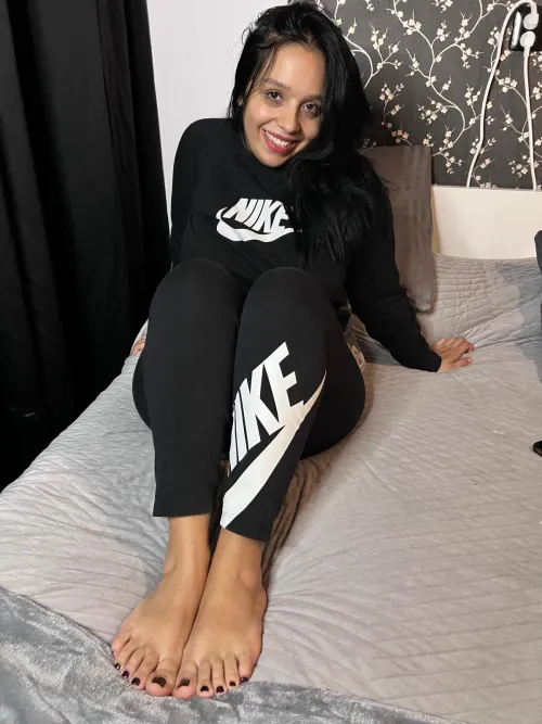 Wife with only 24ys old, I know it was a bad decision...but still too tight, I need more by Galadriel69_