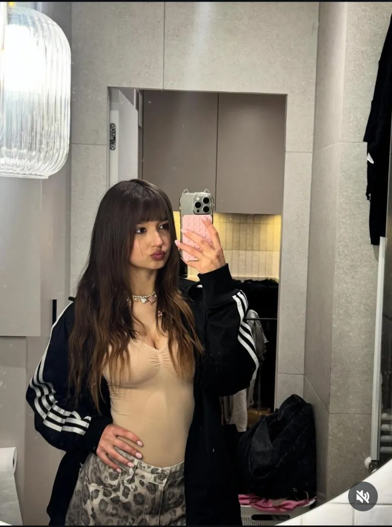 Wiktoria Niekało posted by Lucky-Sprinkles6790