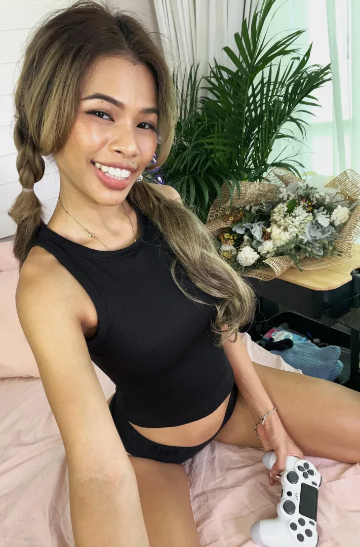 Will love if you play with me posted by flirtypolly