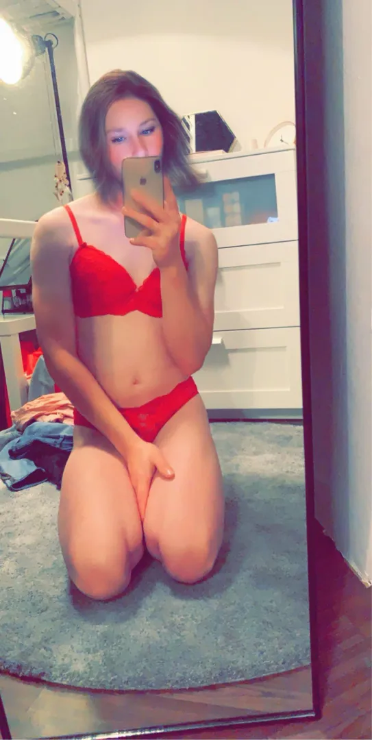 Will unbedingt mein erstes Mal mit einem Femboy haben  posted by cutiehannah_