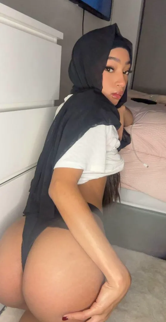 Will you eat my ass on the first date? posted by CherryBlushFizz