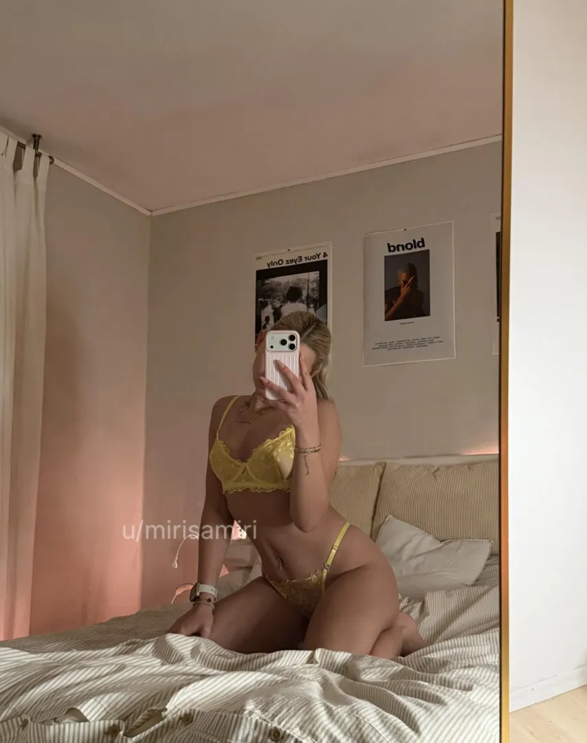 Willst du das ich mich ausziehe? posted by mirisamiri