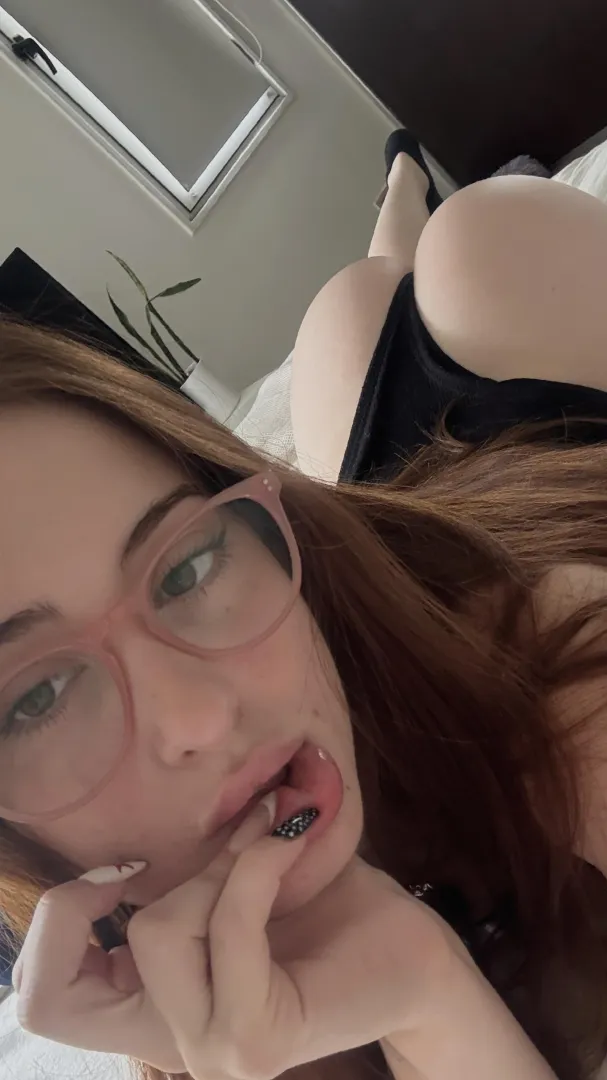 Wine talking rn, who can host? talk on lnsta:.moonyvoxi'. posted by [deleted]