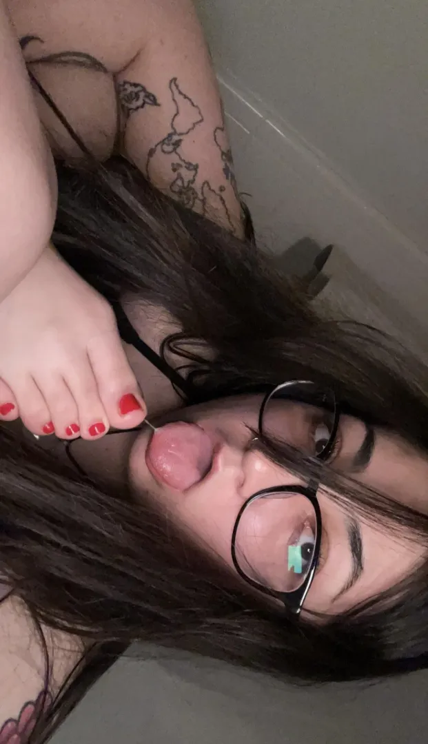 Wish I had someone else’s mouth to stick my toes in… posted by squirtasaurus