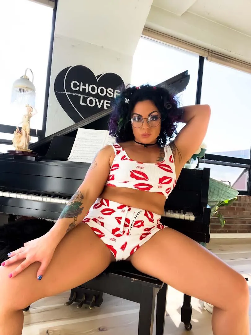 Wish these were real kisses… posted by Solodarling704