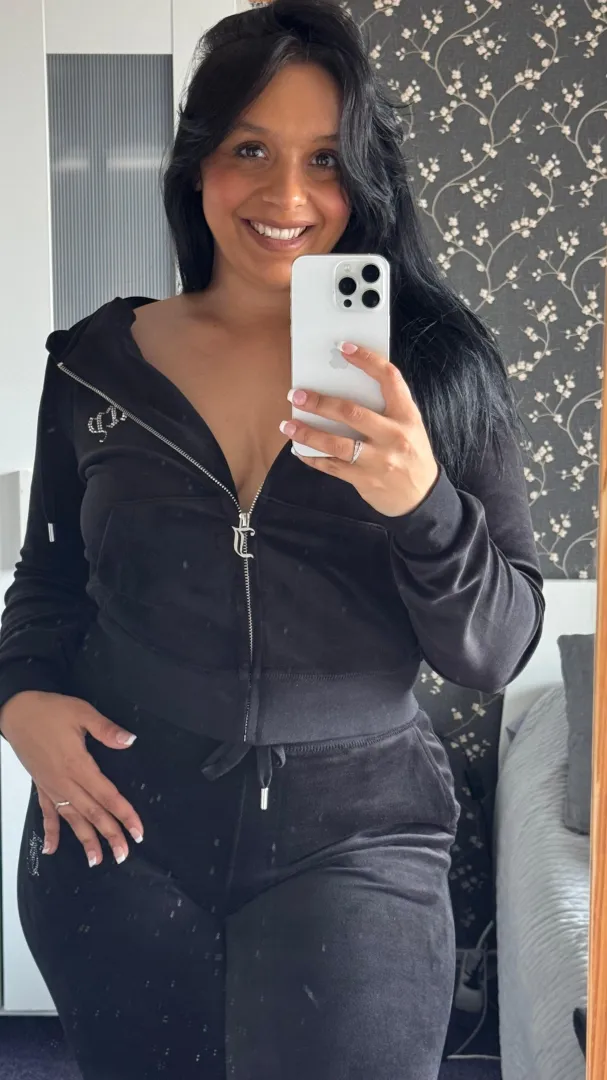 With only 25 ys old, wife but still naughty and sweet posted by Galadriel69_