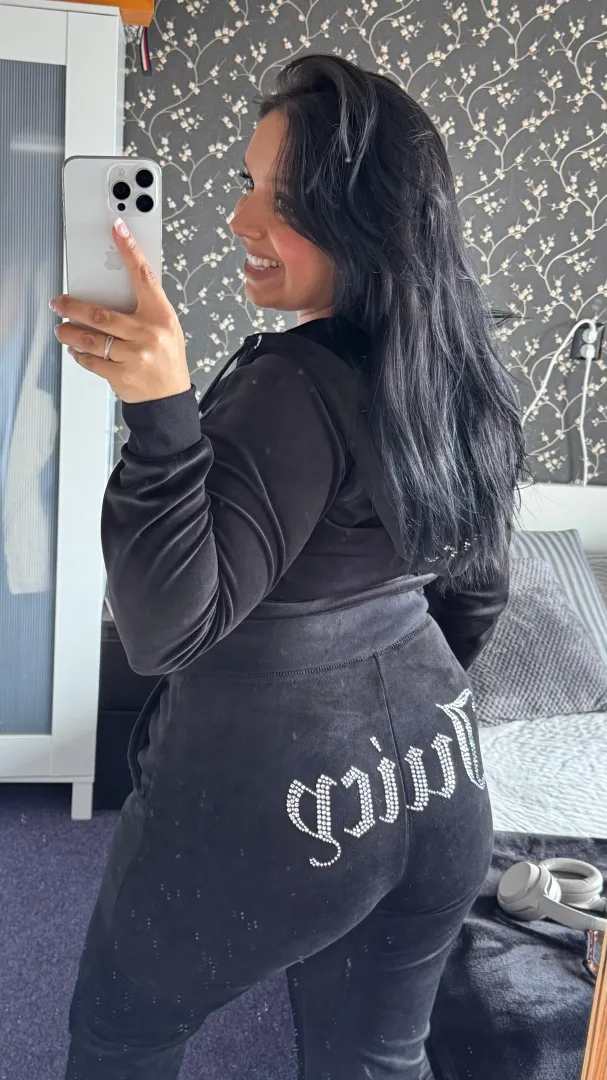 With only 25 ys old, wife but still naughty and sweet posted by Galadriel69_