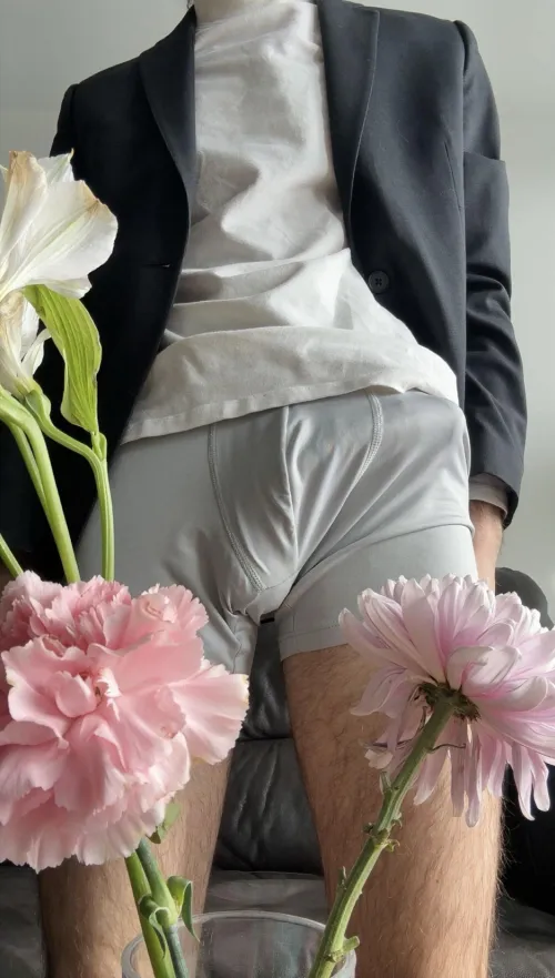 With Valentine’s Day around the corner I wanted to remind everyone to get their partners a gift! My gf loves flowers :) by Sadbutlong