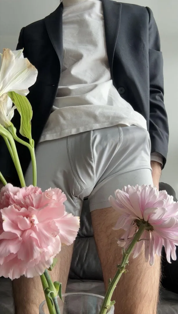 With Valentine’s Day around the corner I wanted to remind everyone to get their partners a gift! My gf loves flowers :) posted by Sadbutlong