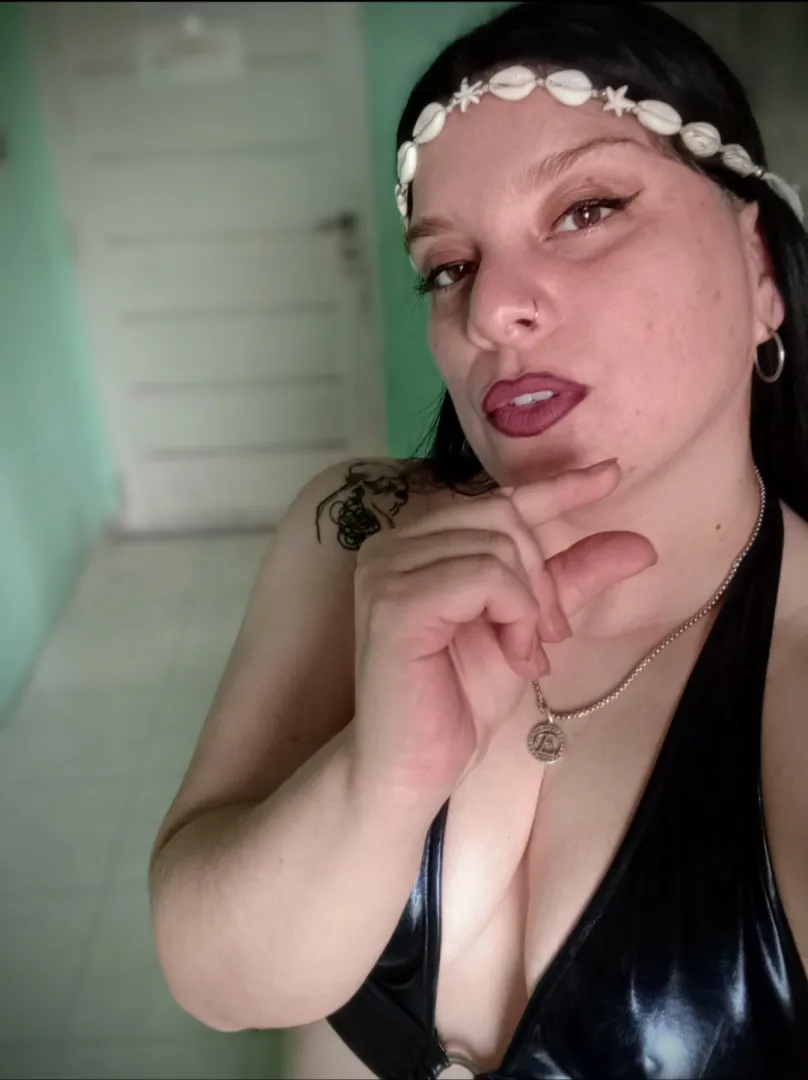 Without being your favorite brunette posted by clara-024