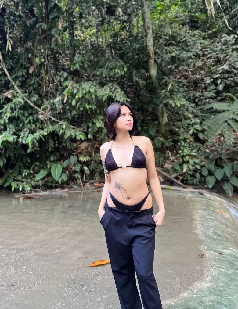 Wld you fuck my insatiable pussy if you caught me naked outdoors? posted by windybabex