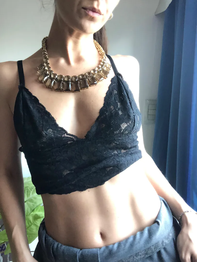 Wonder who want suck my belly posted by lovelylilitt