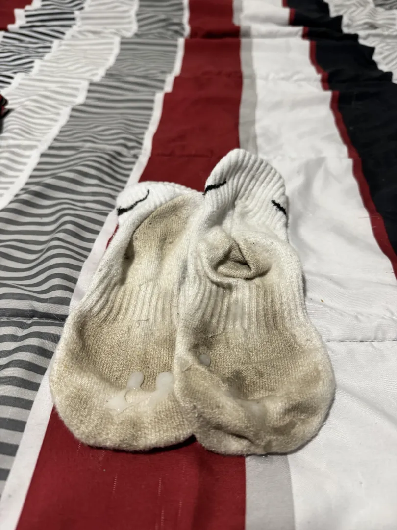 Wore 3 days, 2 hot loads come get em!! posted by Mission_Ground563