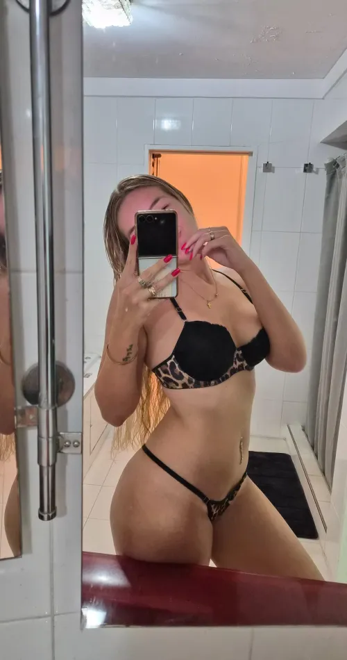 Worked really hard to have these curves by isabloom