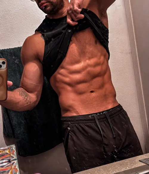 Working on my lower abs :( by midnightsosa