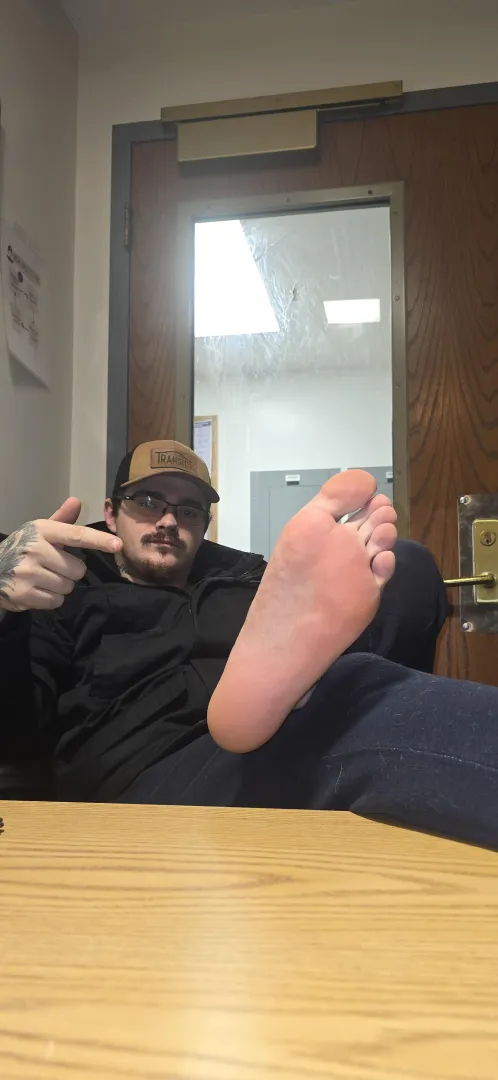 Worship my size 12s posted by AlphaBlueCollar