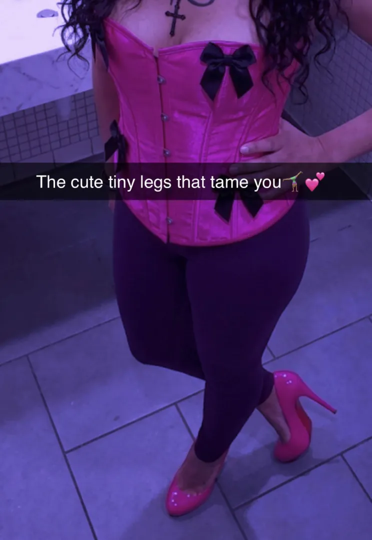 Worship my thighs with your wallet ✨ posted by Yes_Ynez