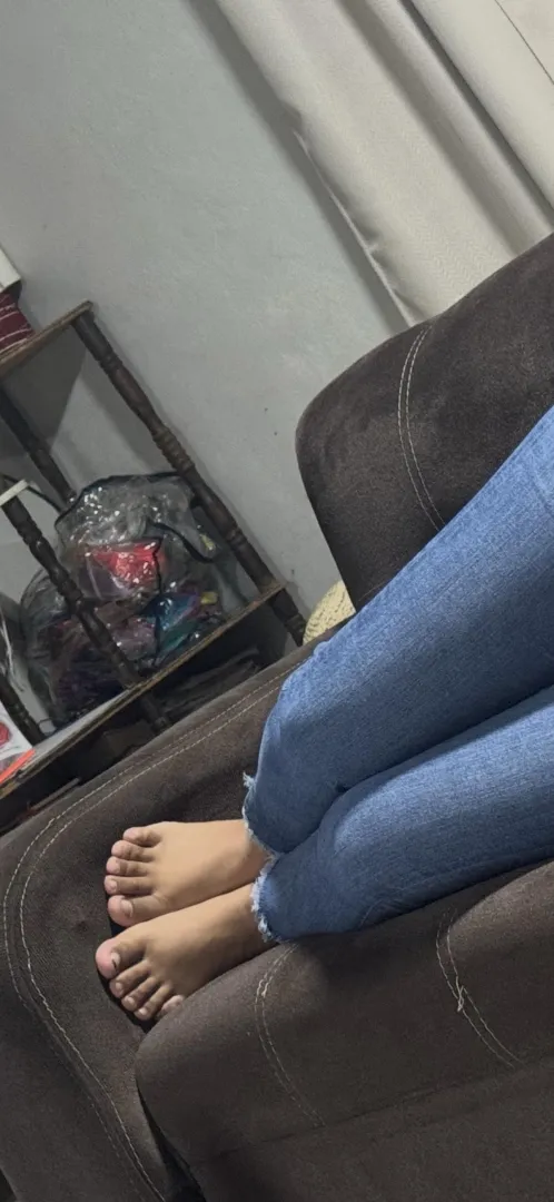Worship some Latina feet posted by LookingForSexTime