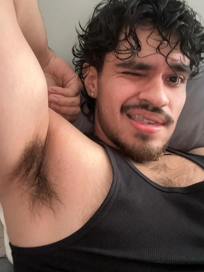 Worship these stinky pits  posted by putoxxxx