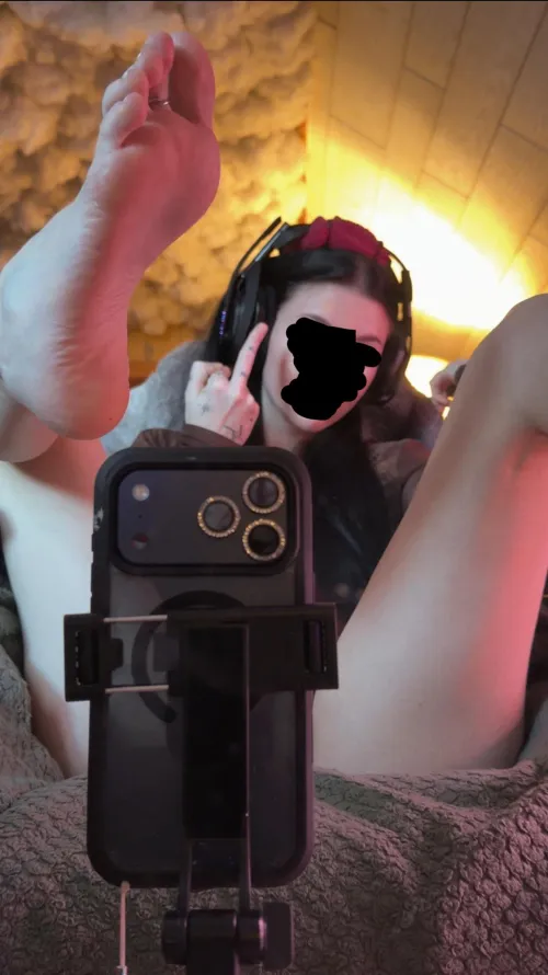 Worship this finger like the loser you are by Hxzle