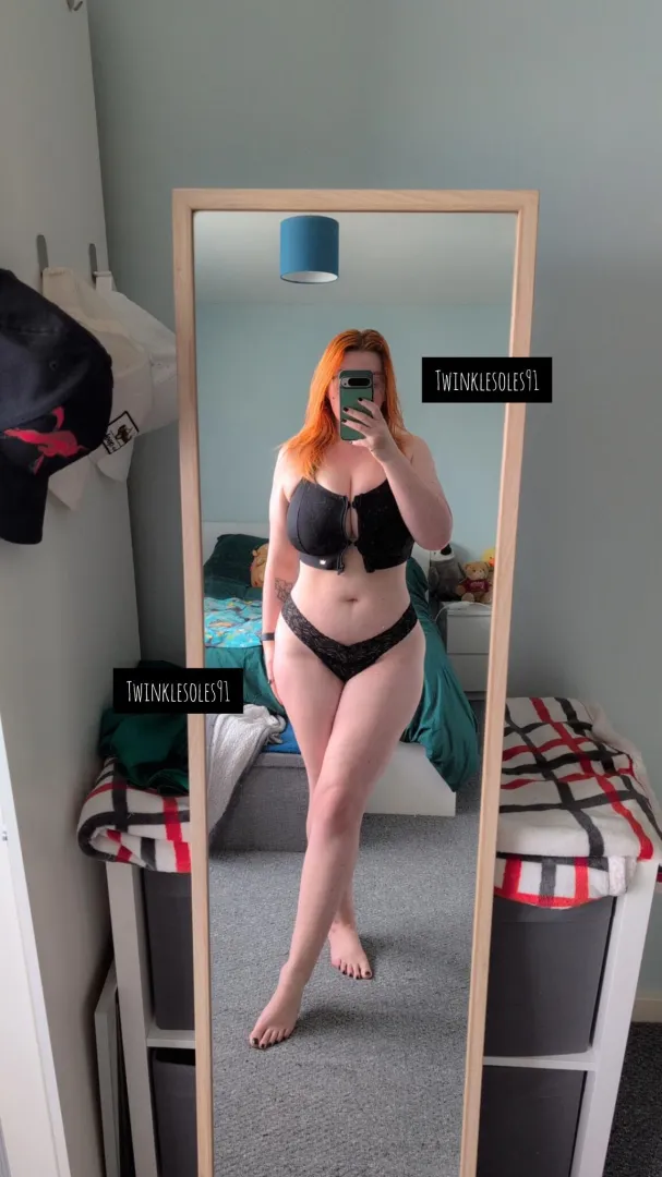 Would I distract you while working out posted by Twinklesoles91