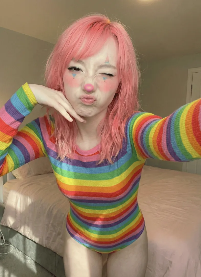 would u let a clown girl honk ur nose? posted by abothestabo_