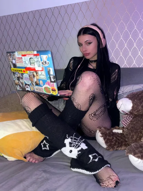 would u let me sit on ur face while i play cs? by PeachMaidens