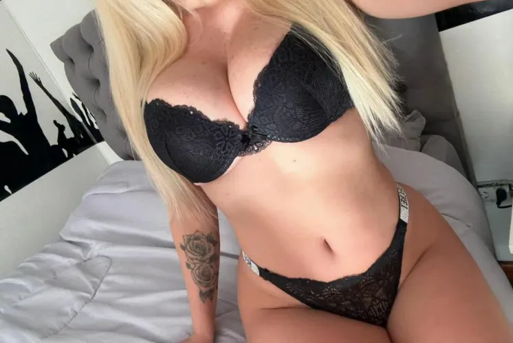 Would u roll the dice and say hi if you saw me like this 19 [F4M]? by Maleficent_Gain7261