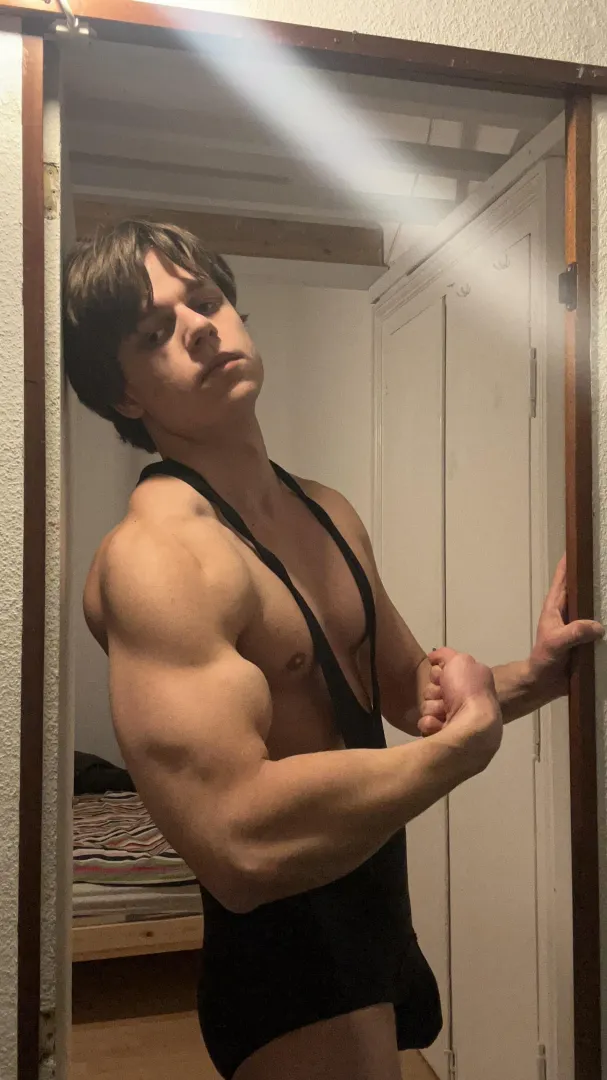 Would you cheat with gym bro? posted by Select_Equipment4297