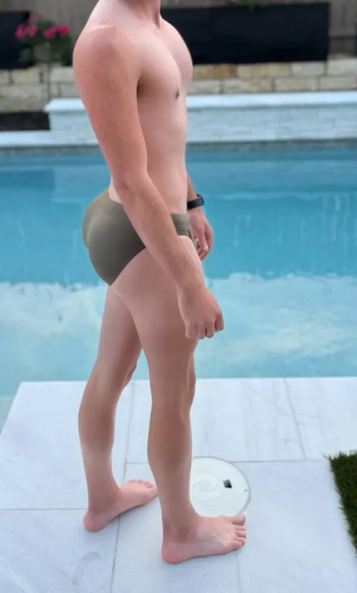 Would you come say hi if I lived next door?  by Bubblertwinkinheat