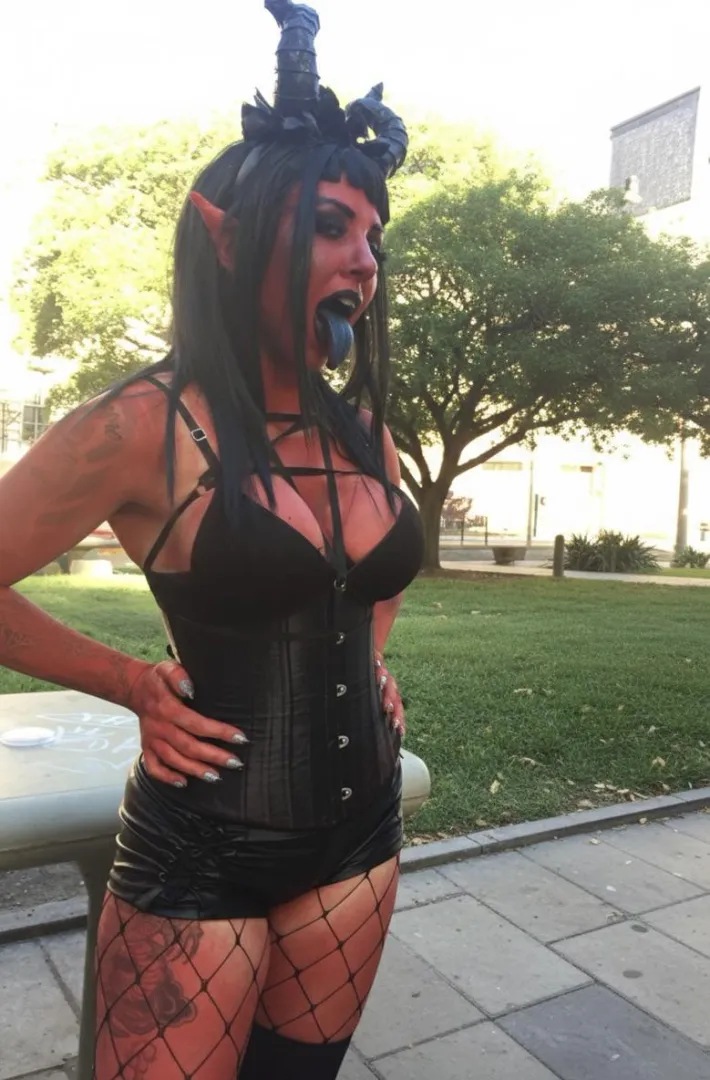 Would you dare look twice? posted by Tinkertify