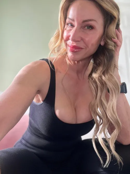 Would you dare to date a wild mom like me? by CodeReasonable2020