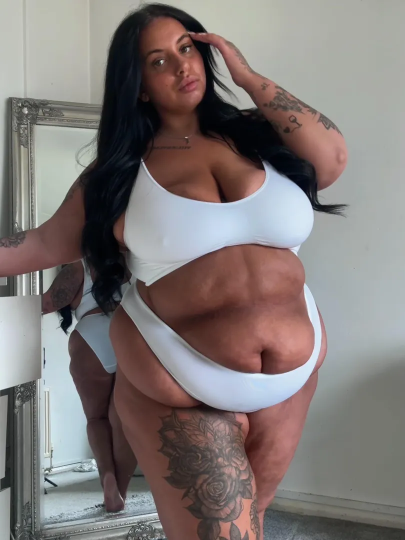 Would you expect me to pig out behind close doors? posted by plumpgabby