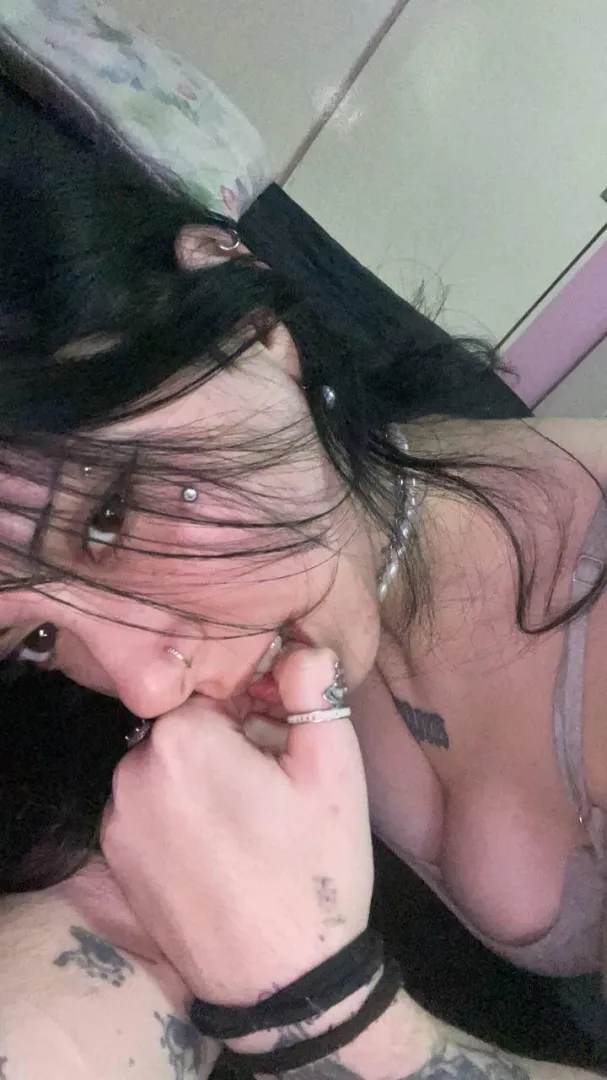 Would you f uck mee posted by Johanalee_lee32