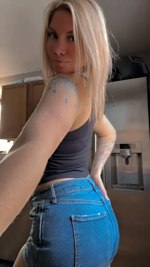 Would you fuck like me without a condom and cum inside? by SweetEchloXO