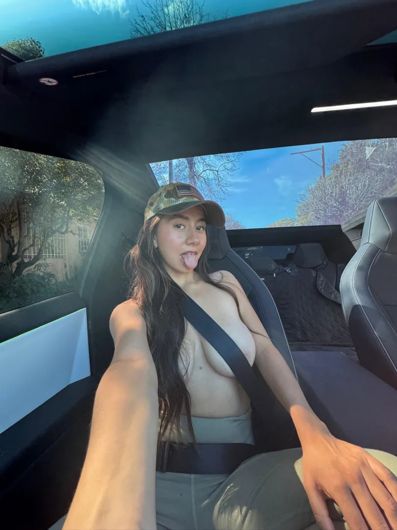 would you get distracted if I flash them? posted by JostasyXoxo