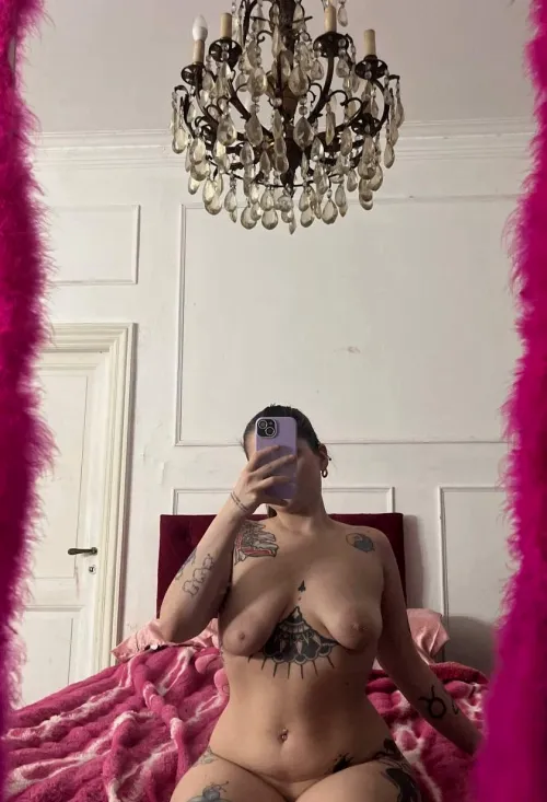 would you hookup with an awkward autistic girl if the vibe feels right? by Jazzlike_Comfort7288