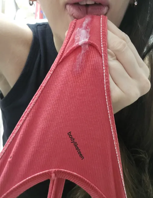 Would you jerk off to my extremely hot grool eating videos by bodyliketeen