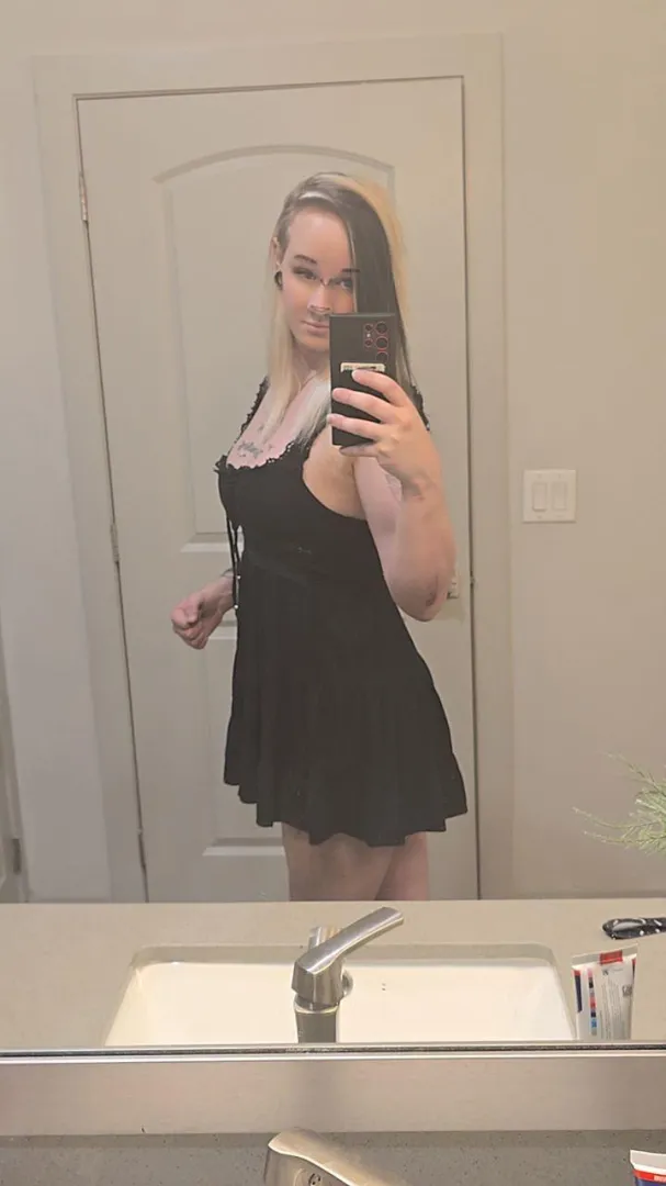 Would you kiss a trans girl in public? posted by elenathornetrans