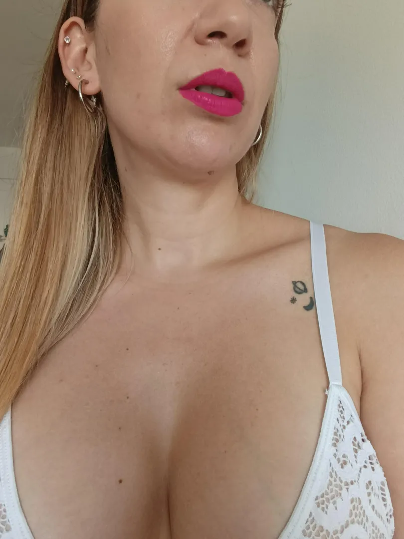 Would you kiss them or just stare? posted by usweettlady