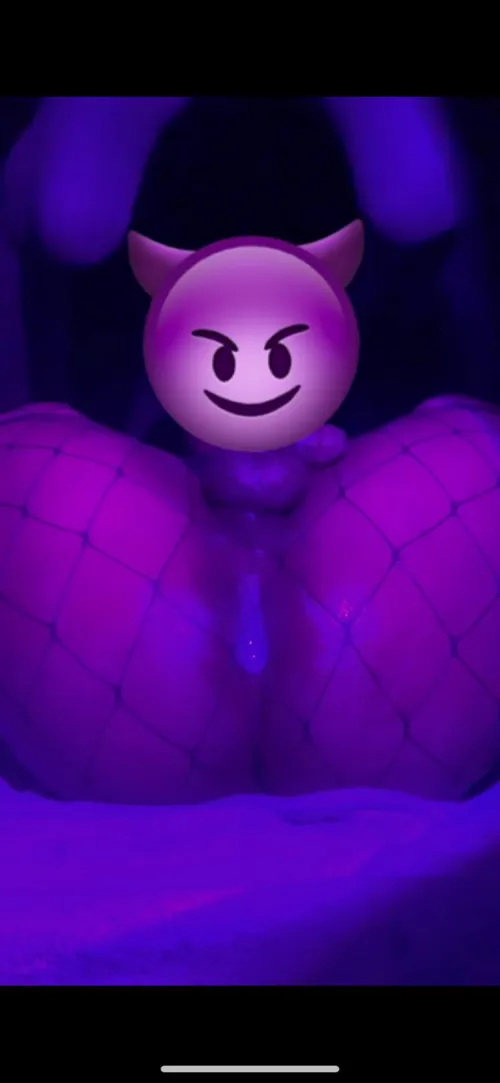 Would you leave me leaking like this? by Uhm_itz_Plut06